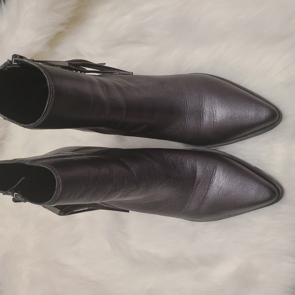 Guess leather pewter ankle booties size 8